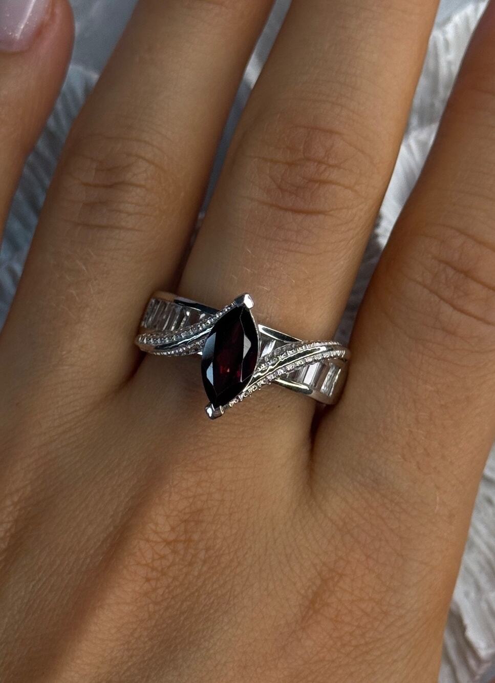 925 Sterling Silver Garnet & Beryl Ring Size 10